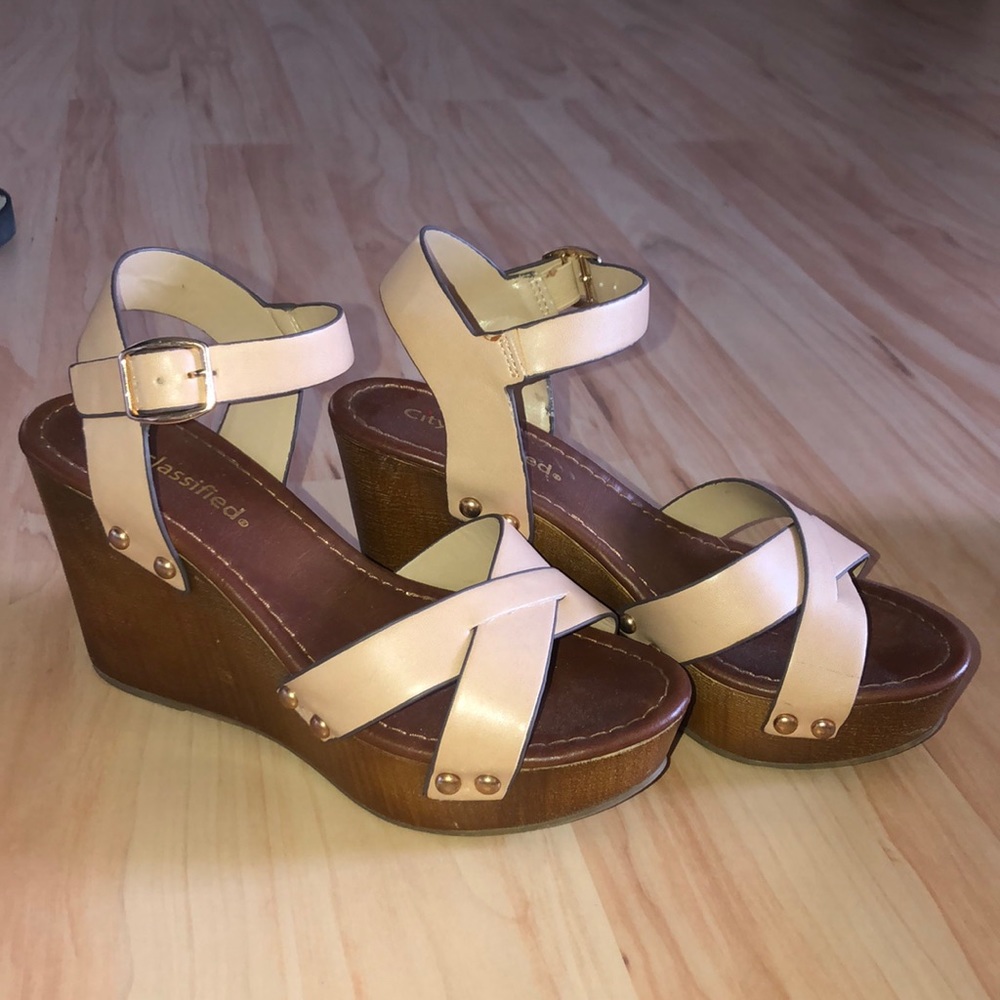 Cream Wedges